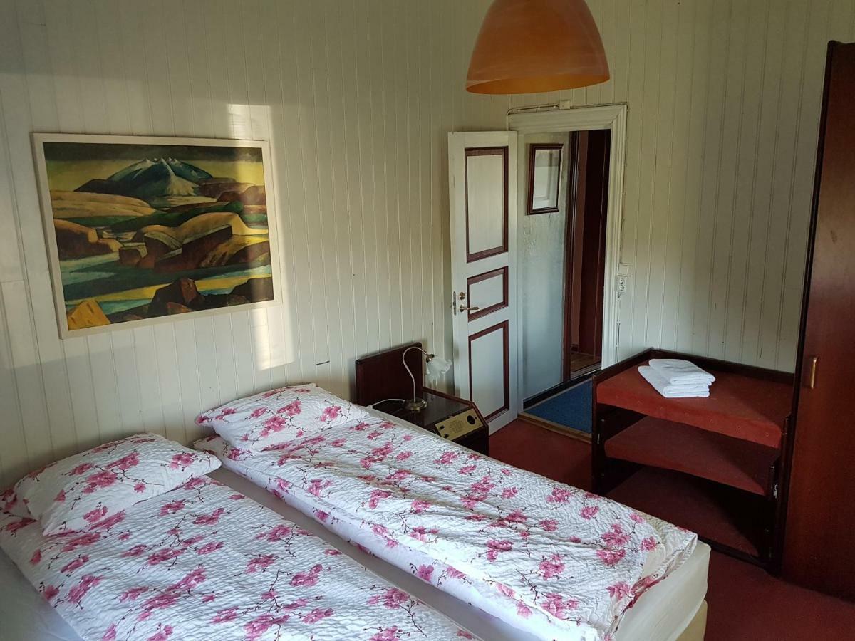 Guesthouse Gamli Baer ฮุซาเฟล ภายนอก รูปภาพ