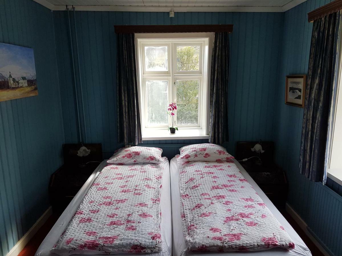 Guesthouse Gamli Baer ฮุซาเฟล ภายนอก รูปภาพ